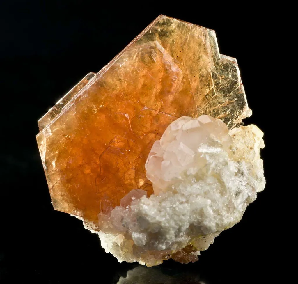 Bastnaesite-Ce on Calcite - image 4