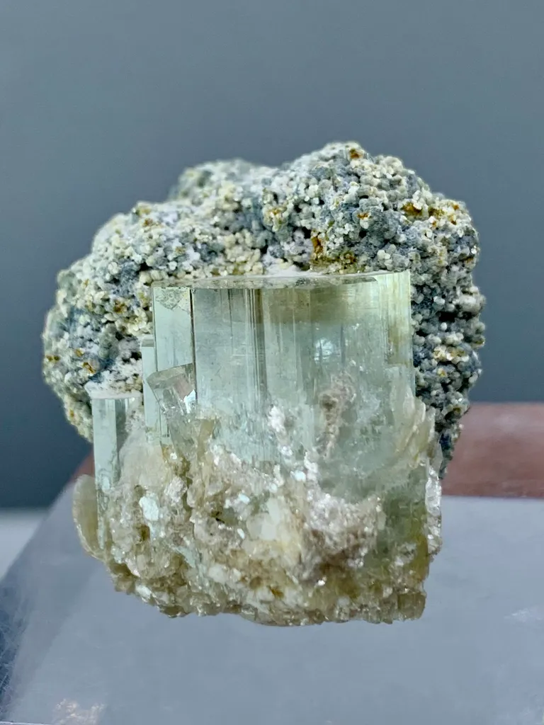 Beautiful Aquamarine Matrix On Muscovite Specimen 20.64 G Pakistan, Gilgit-Baltistan, Nagar District, Nagar image