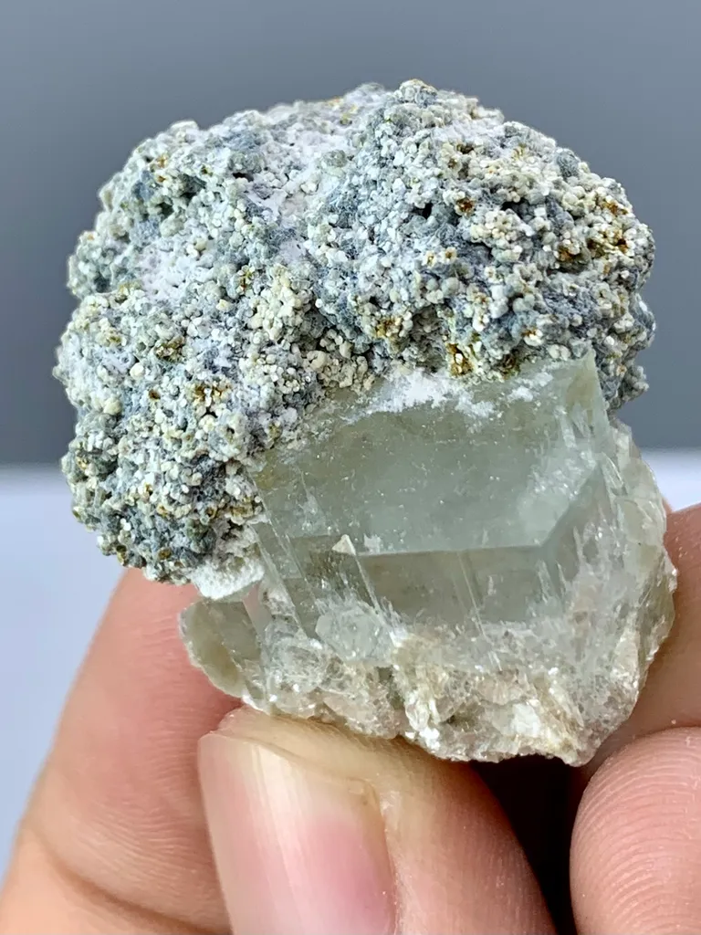 Beautiful Aquamarine Matrix On Muscovite Specimen 20.64 G  Pakistan, Gilgit-Baltistan, Nagar District, Nagar - image 6