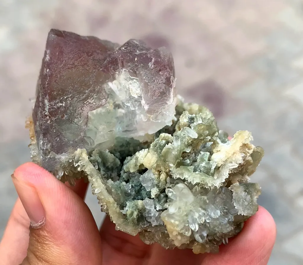 Beautiful prismatic bi-color zoning Fluorite specimen with sparkling tiny quartz clusters - image 4