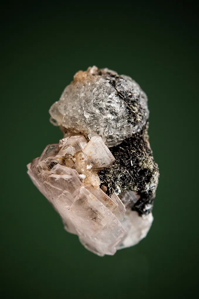 Behoite on Albite image