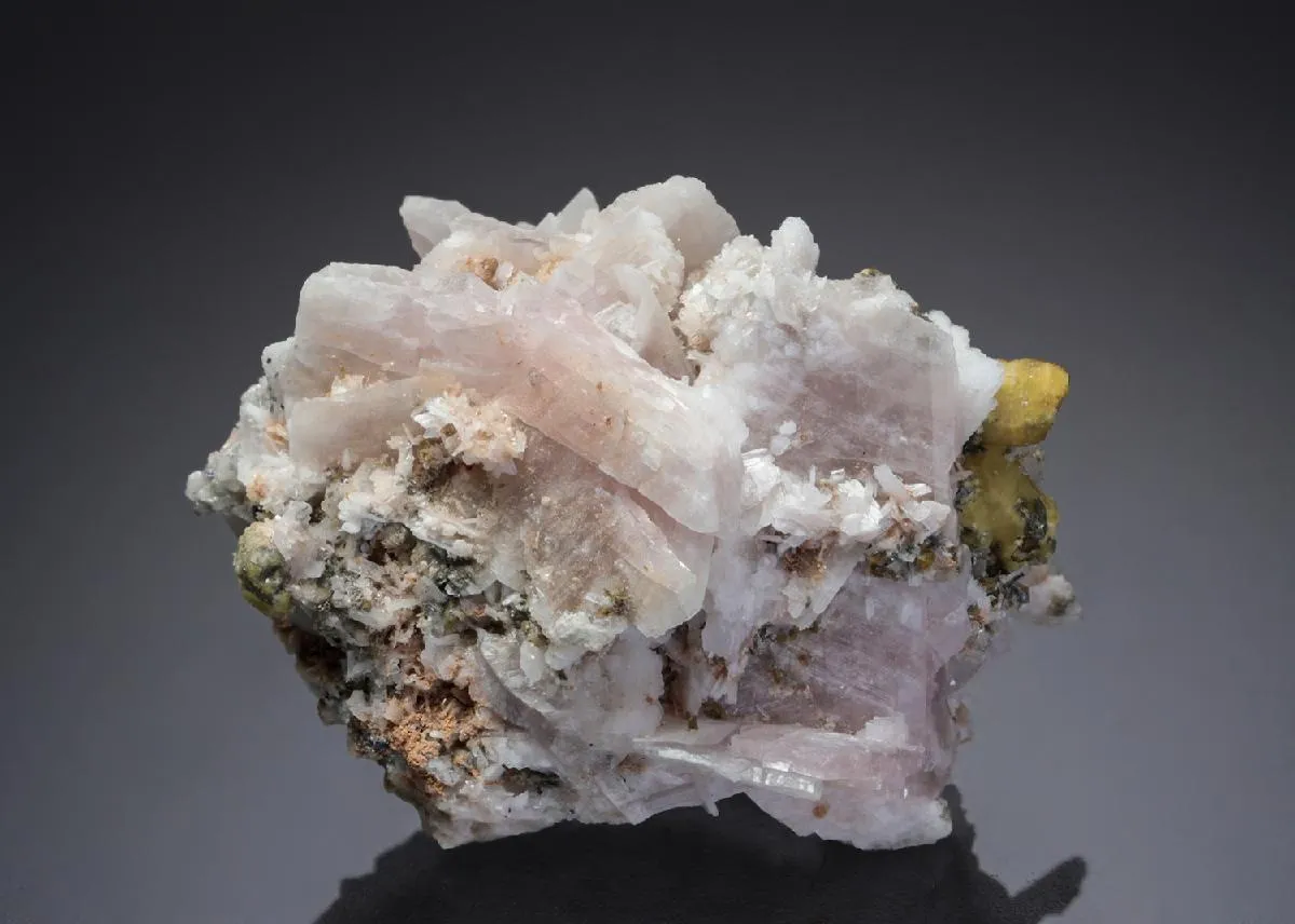 Behoite with NENADKEVICHITE and Synchysite-(Ce) - image 1
