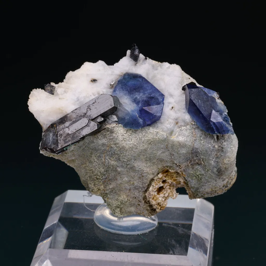 Benitoite image