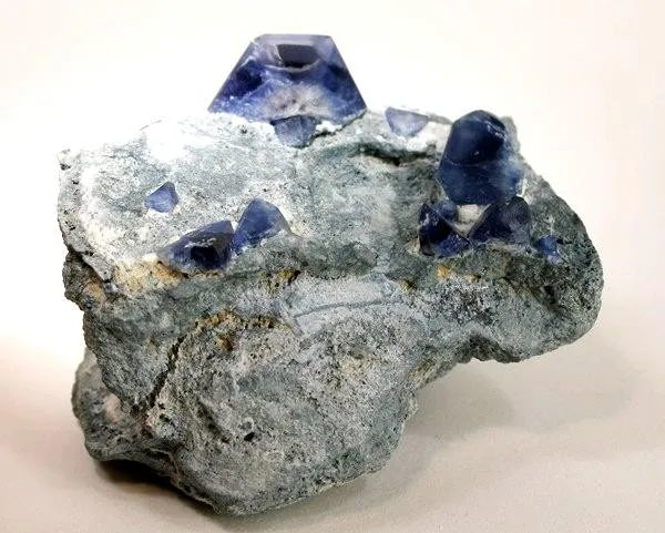 Benitoite image