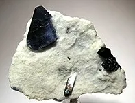 Benitoite image