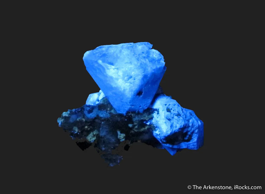 Benitoite - image 6