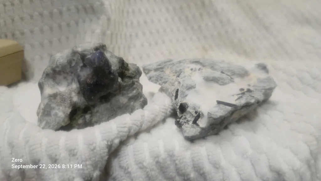 Benitoite - image 4