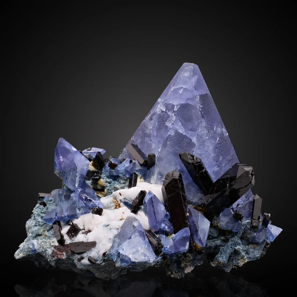 Benitoite image