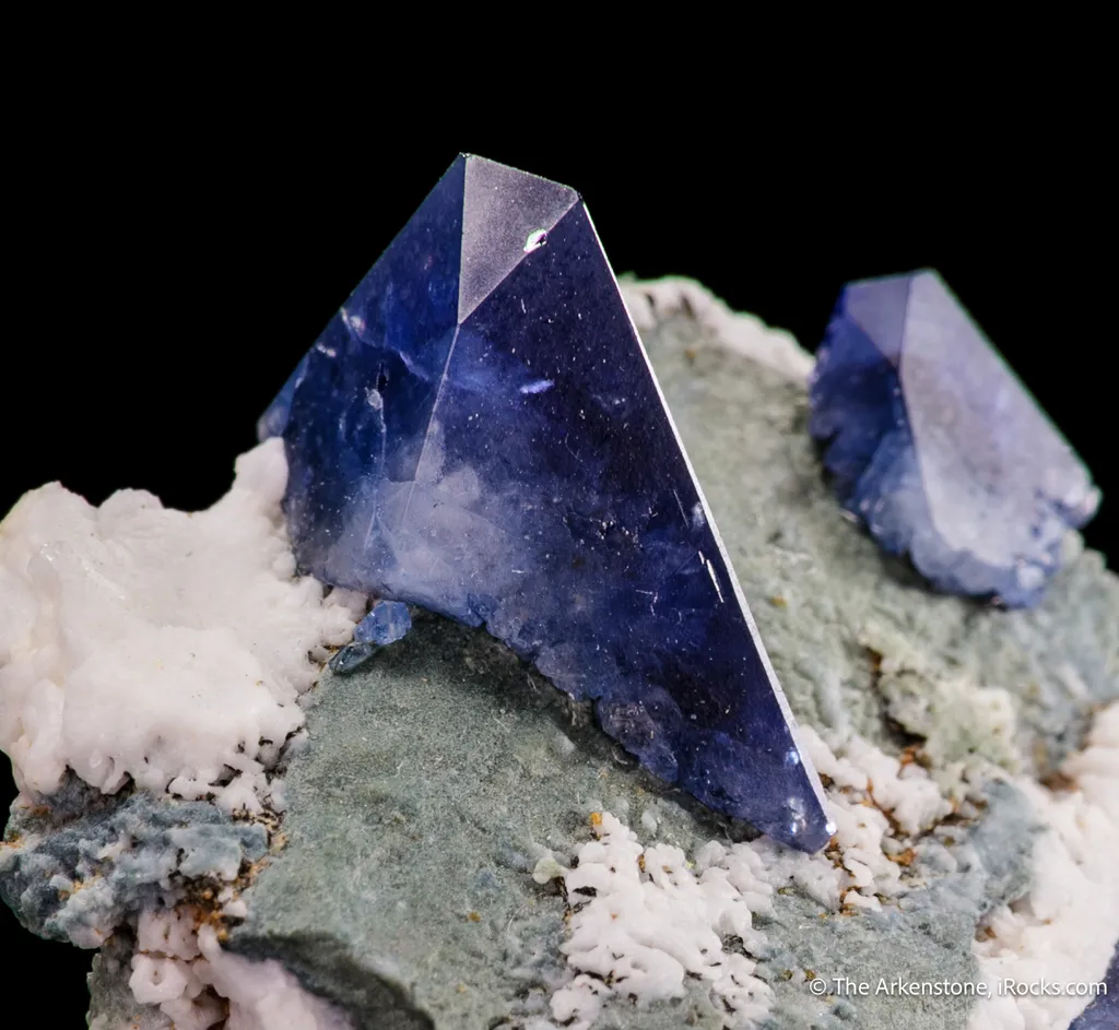 Benitoite image