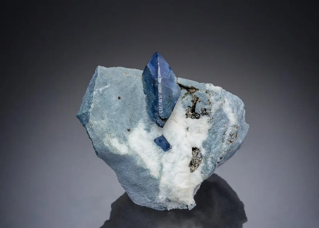 Benitoite image
