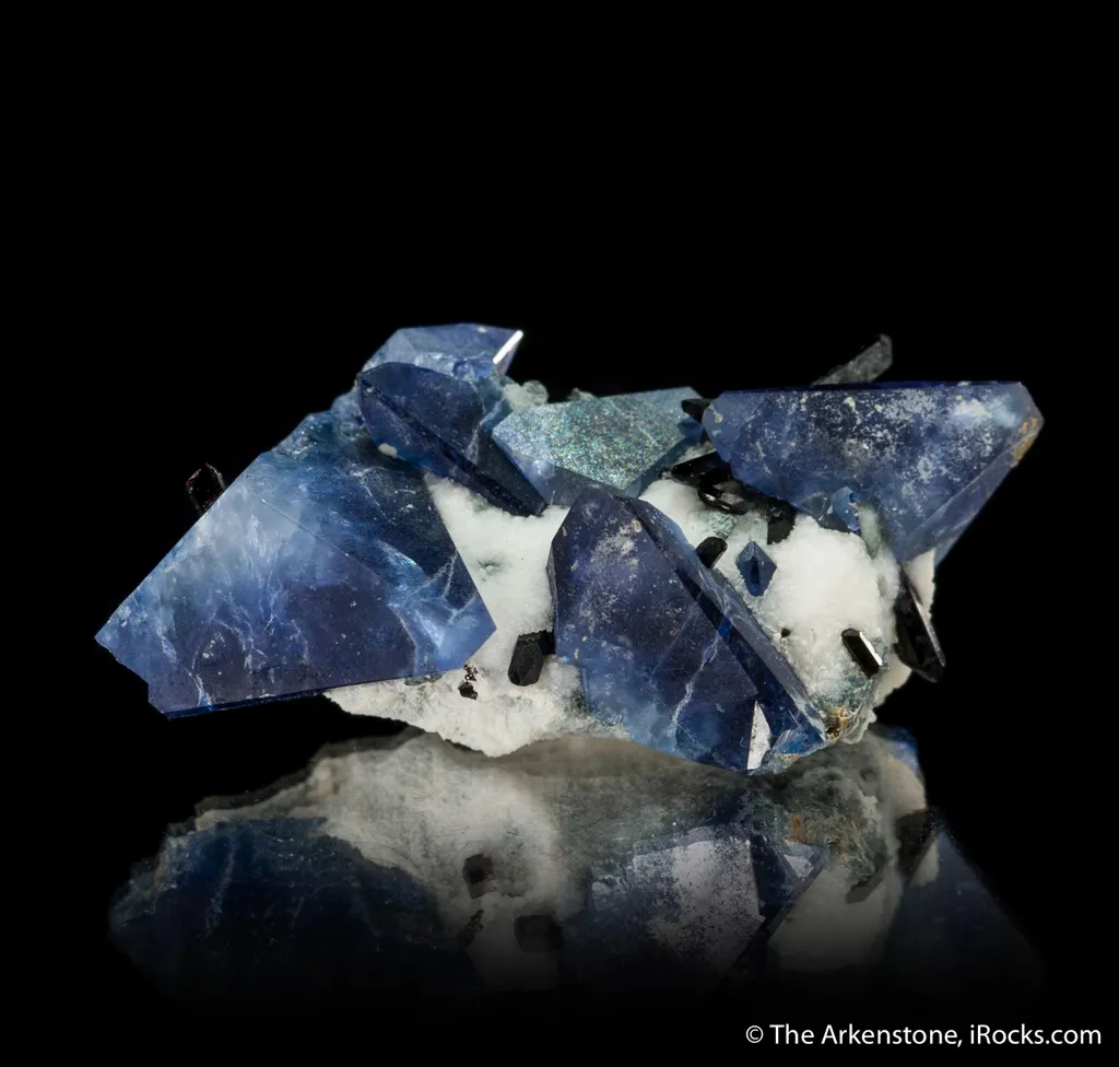 Benitoite and Neptunite - image 5