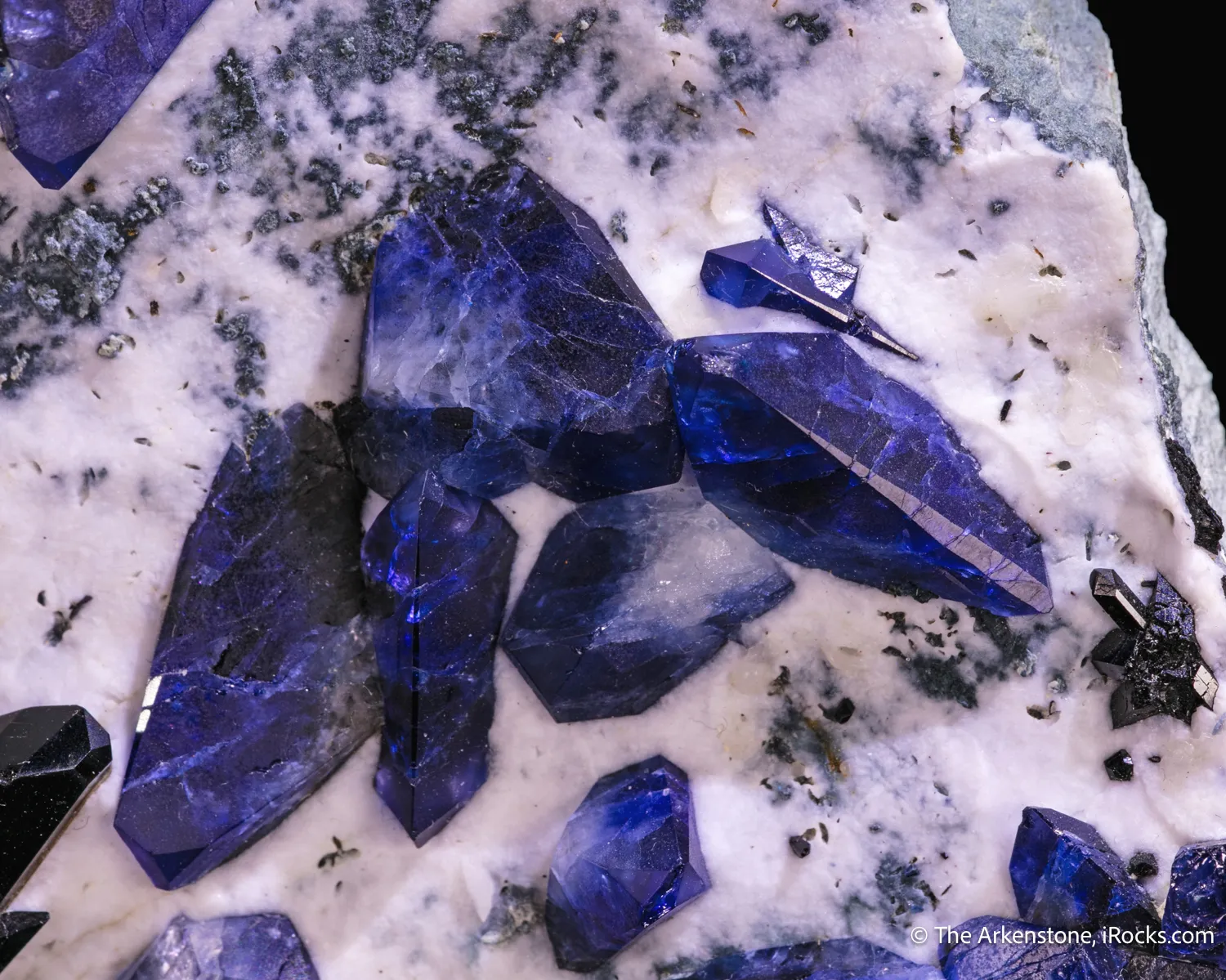 Benitoite and Neptunite - image 4