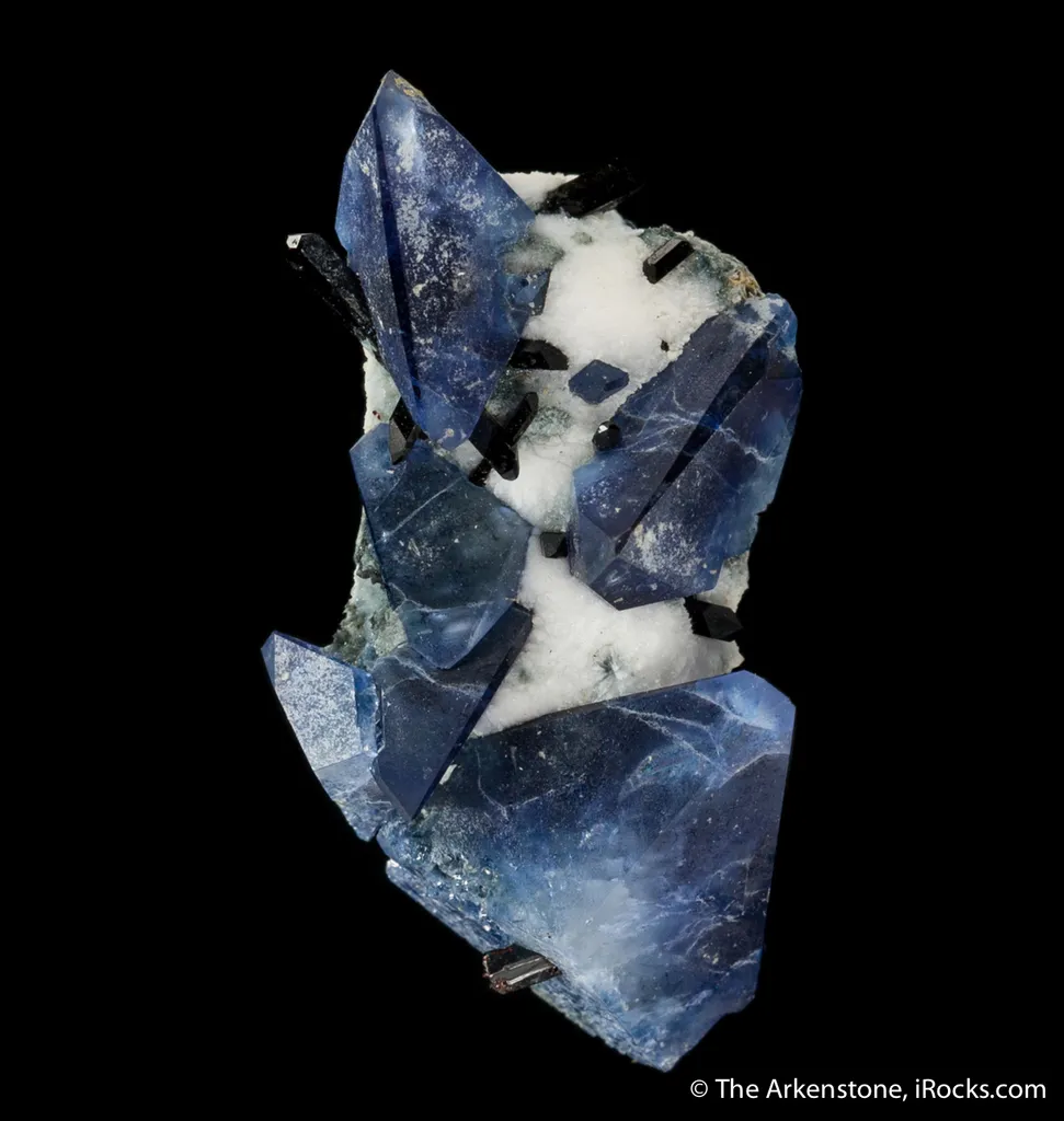 Benitoite and Neptunite - image 3