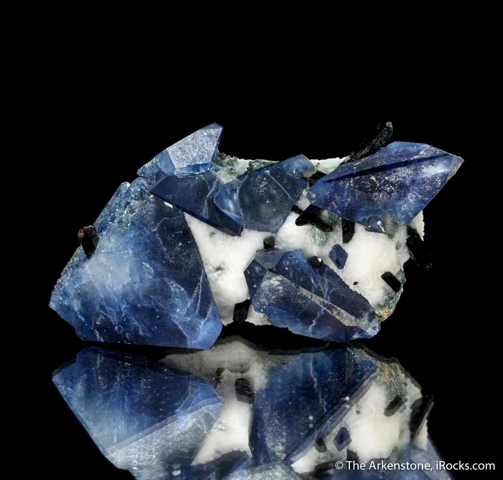 Benitoite and Neptunite - image 2