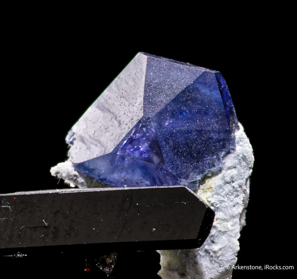 Benitoite and Neptunite - image 4