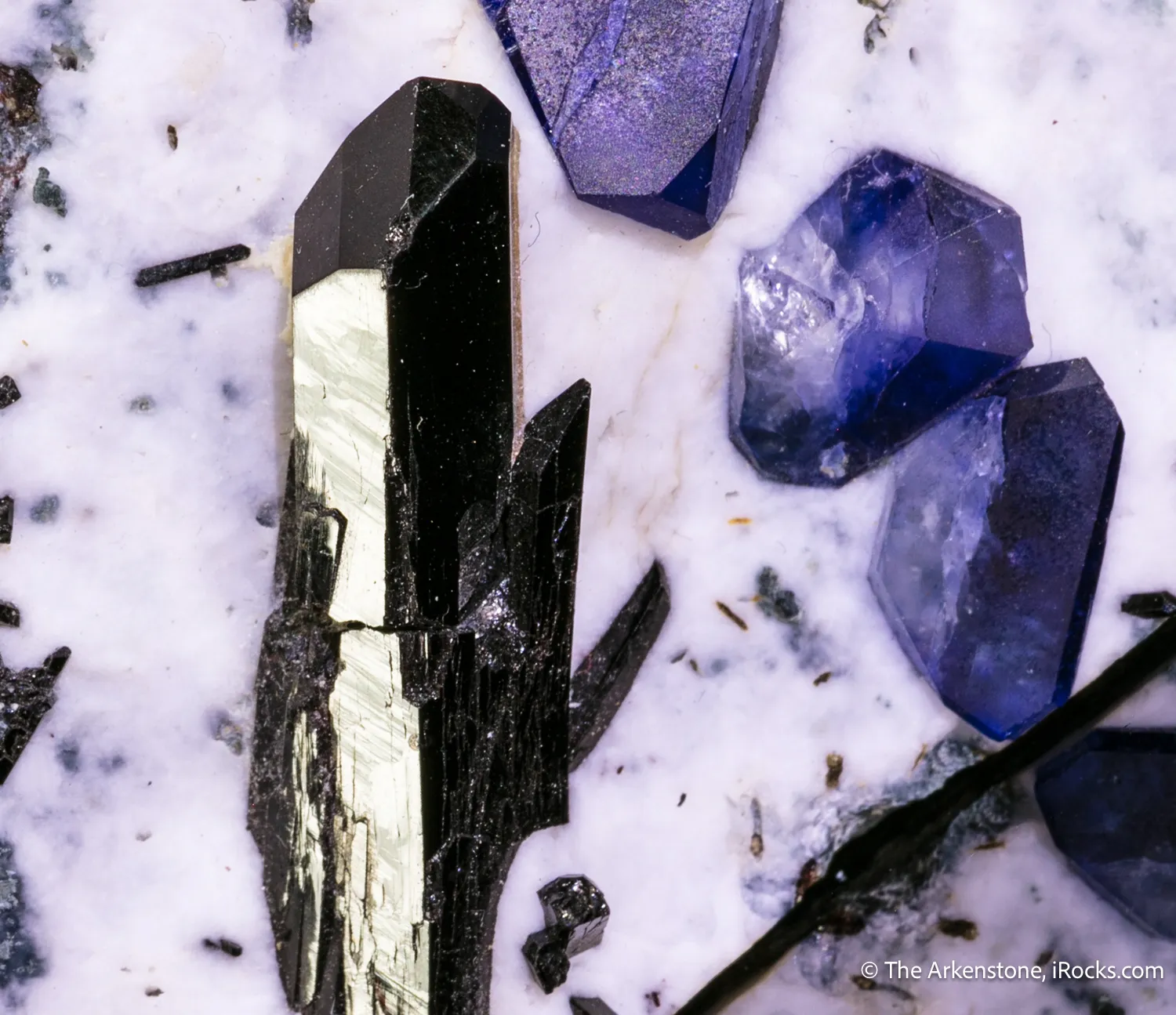 Benitoite and Neptunite - image 5