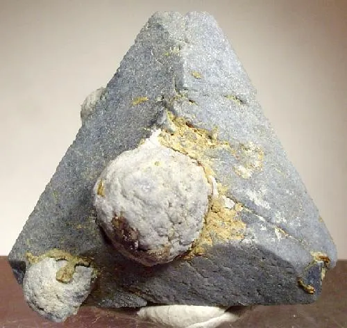 Benitoite image