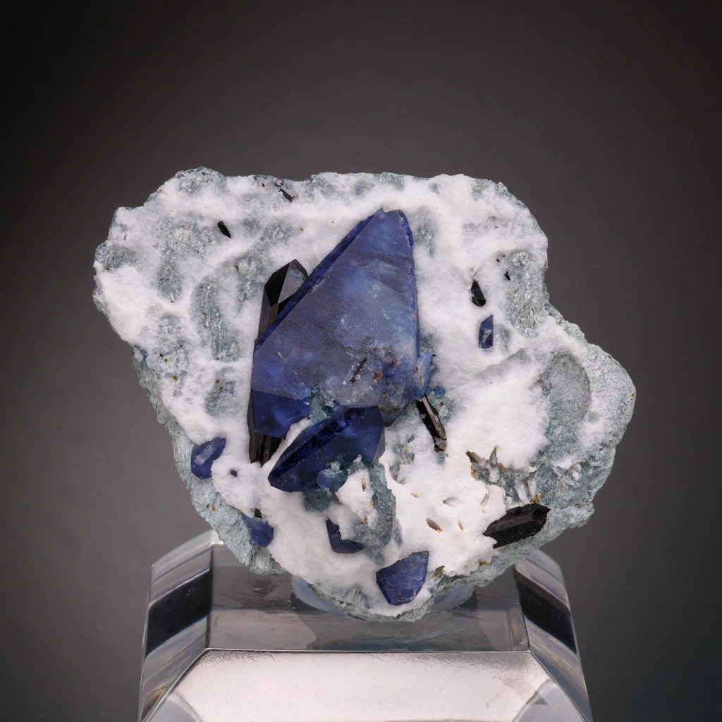 Benitoite image