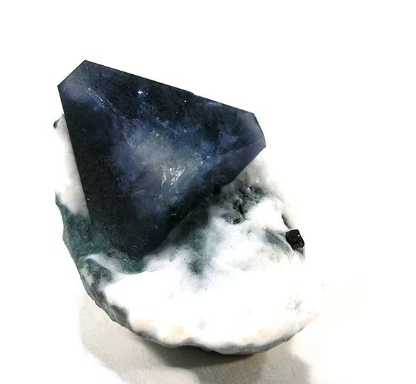 Benitoite image