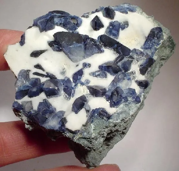 Benitoite, Natrolite image