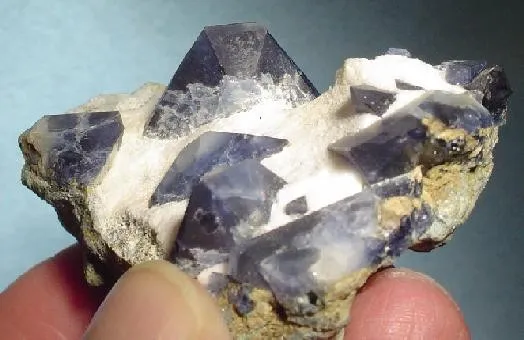 Benitoite, Natrolite image