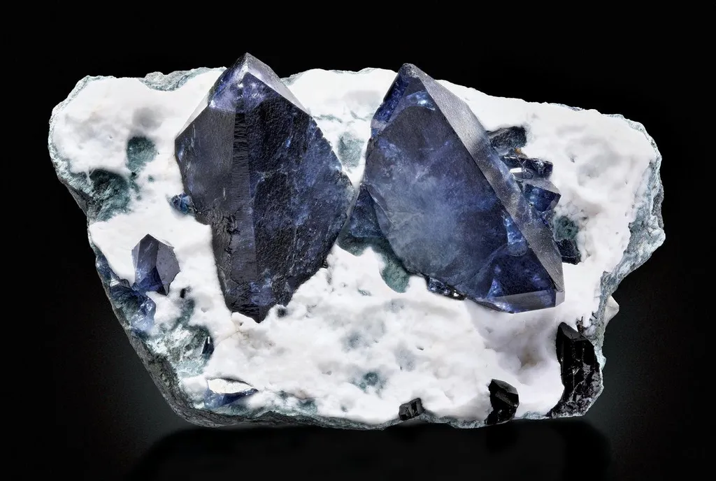 Benitoite, Natrolite, Neptunite image