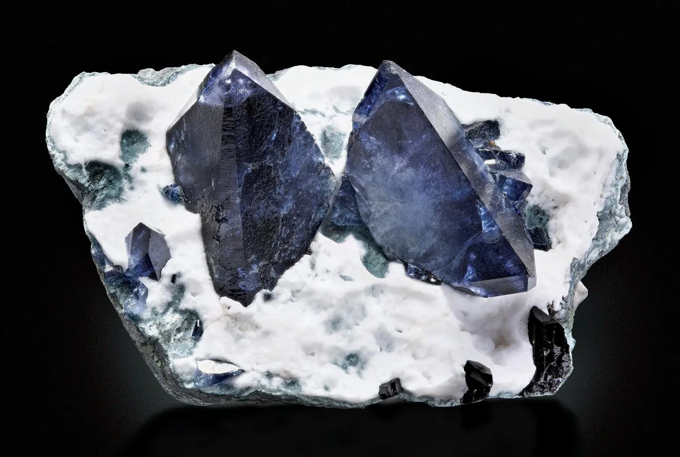 Benitoite, Natrolite, Neptunite - image 1