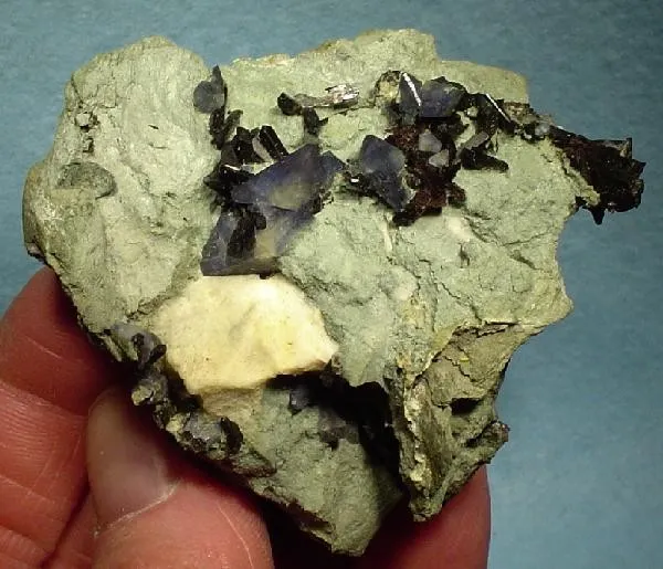 Benitoite, Neptunite image