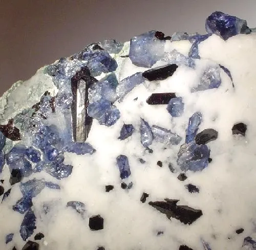 Benitoite, Neptunite - image 2