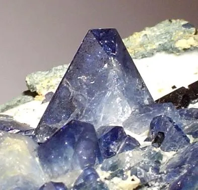 Benitoite, Neptunite - image 2