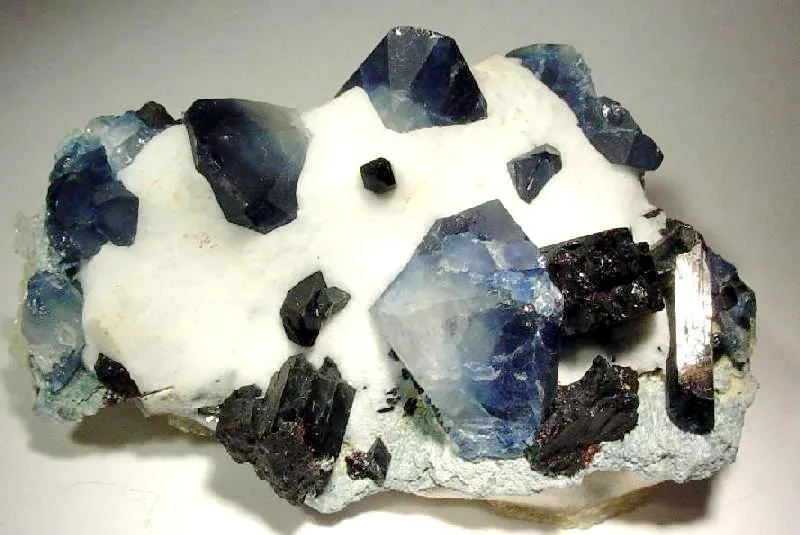 Benitoite, Neptunite image