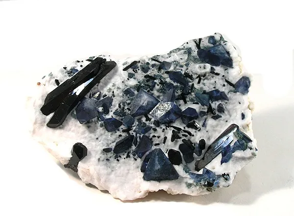 Benitoite, Neptunite image