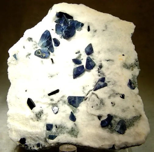 Benitoite, Neptunite, Natrolite image