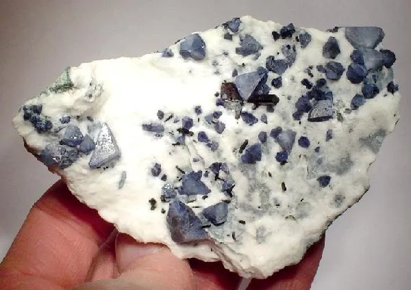 Benitoite, Neptunite, Natrolite image