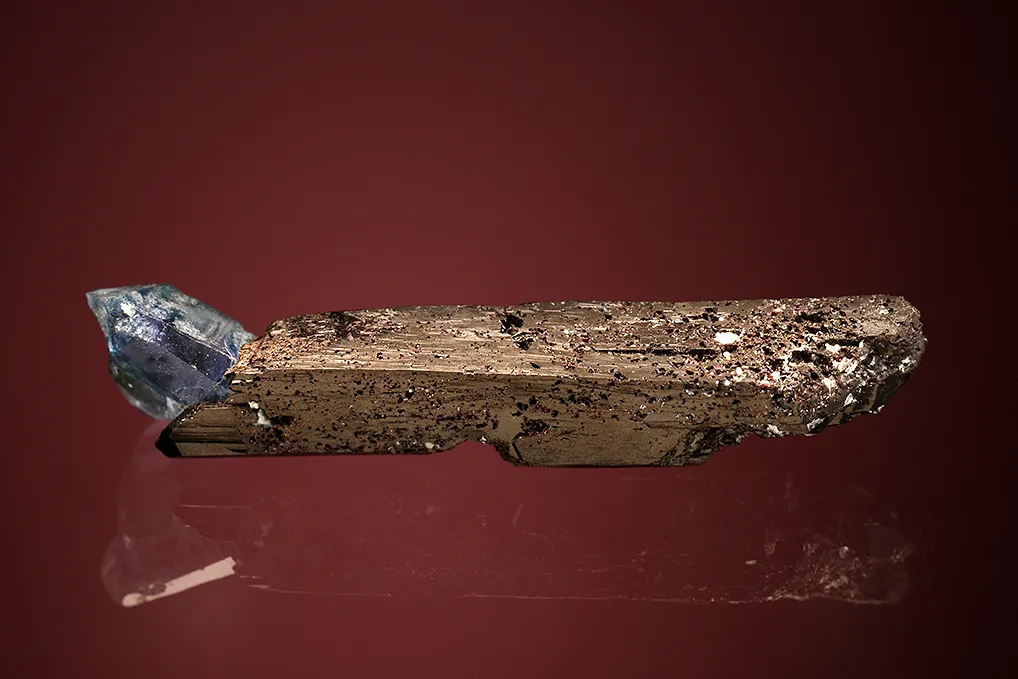 Benitoite on Neptunite - image 4