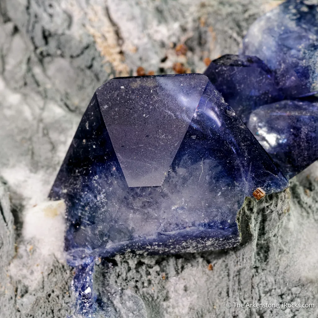 Benitoite with Joaquinite image