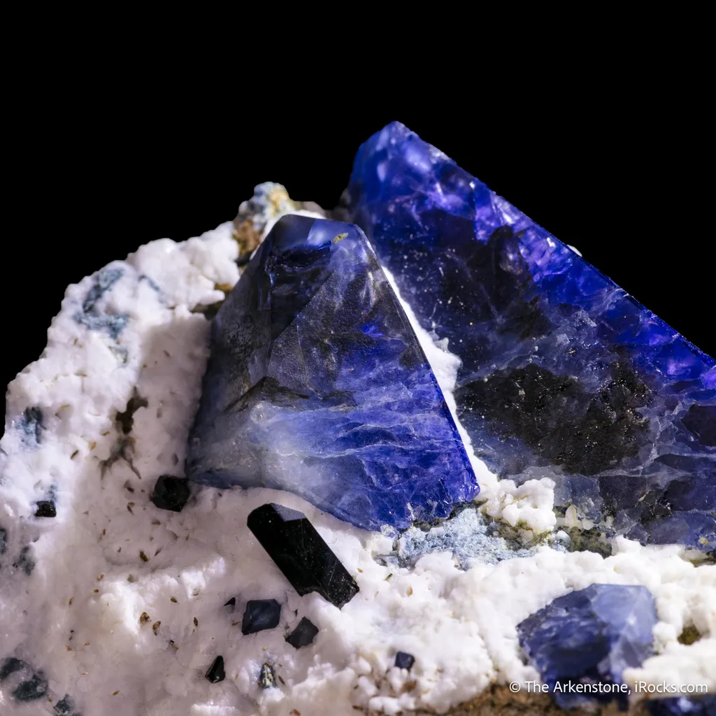 Benitoite with Neptunite - image 4