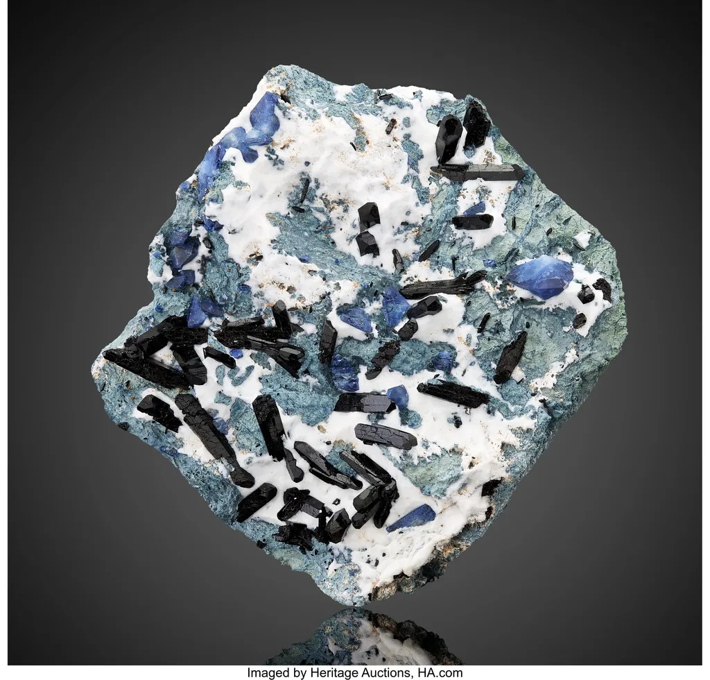 Benitoite with Neptunite image