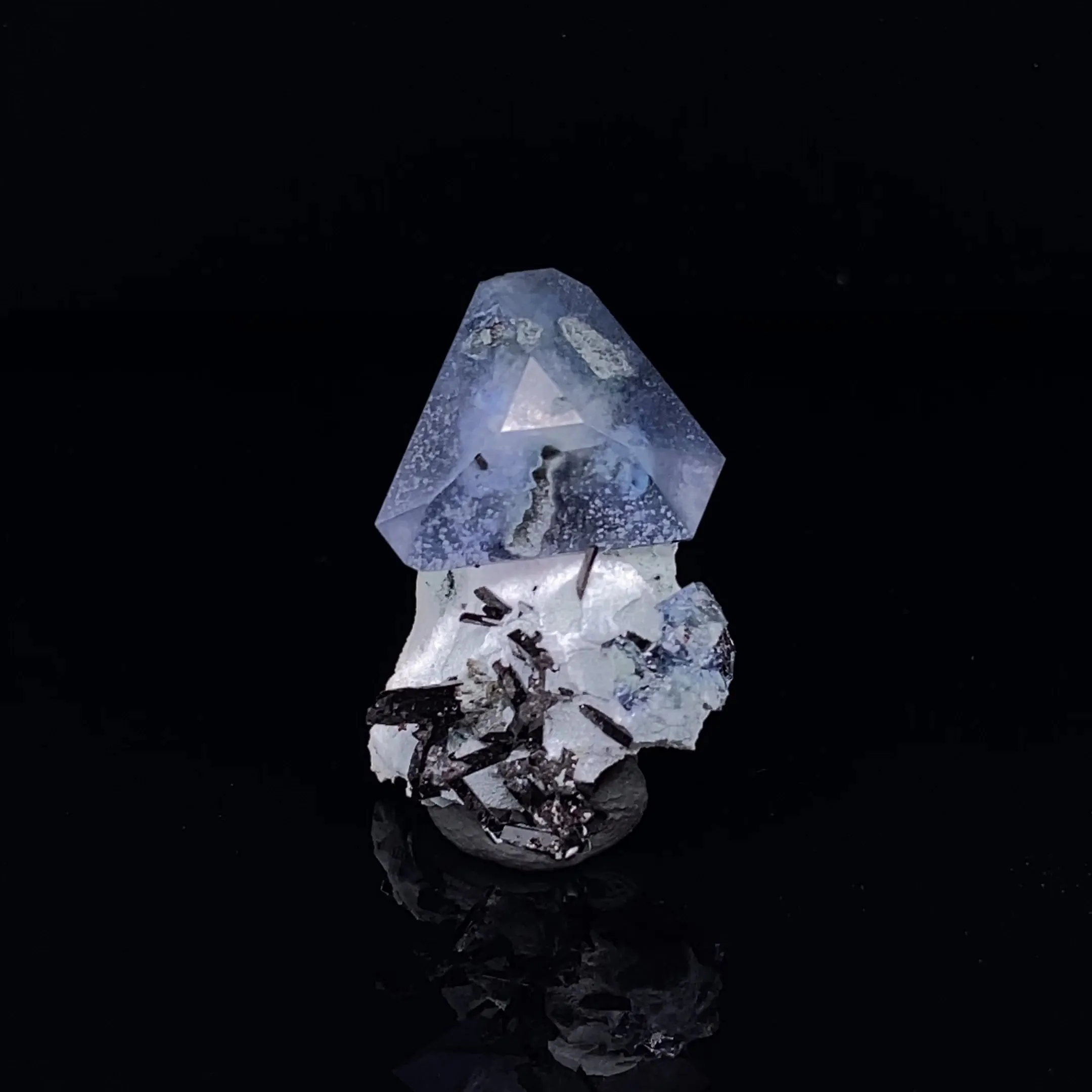 Benitoite with Neptunite - image 2