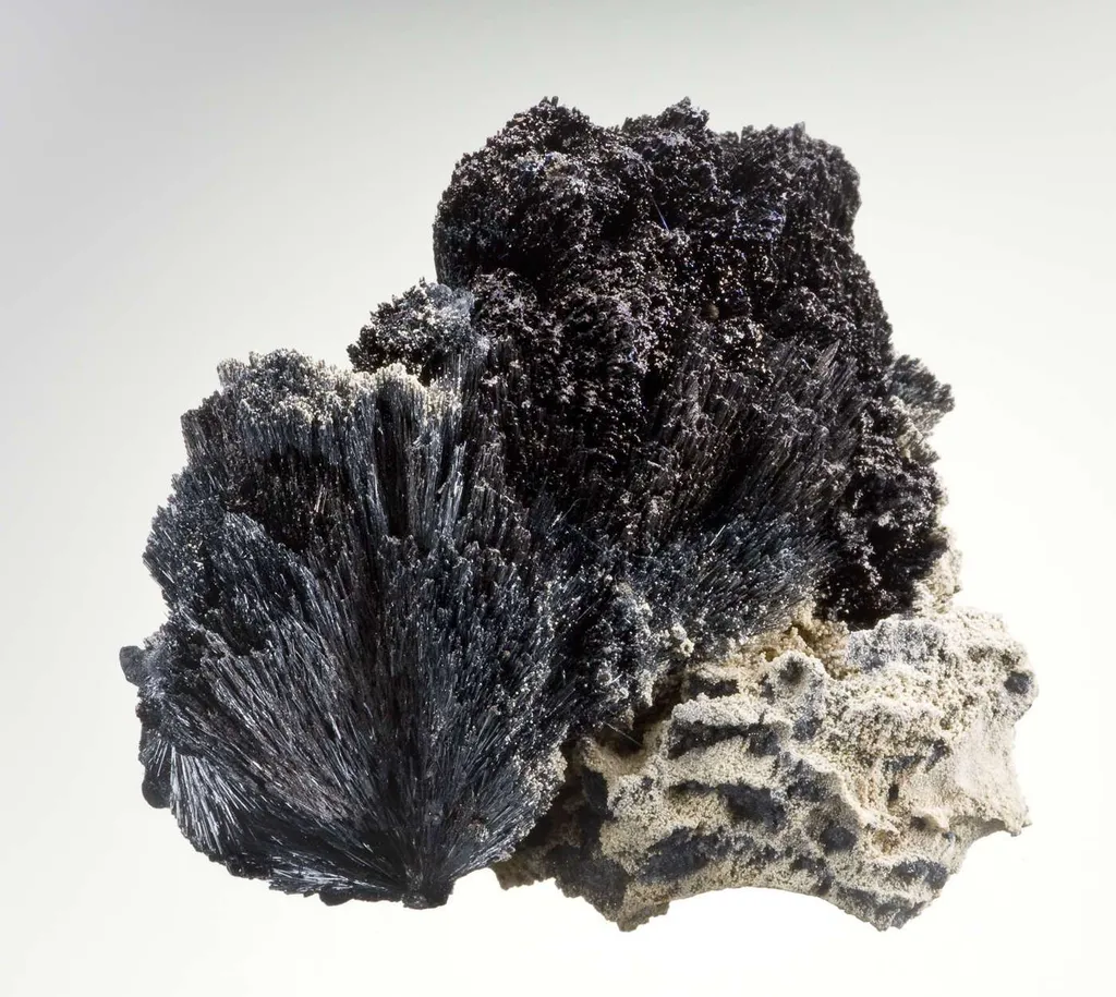 Berthierite - image 2