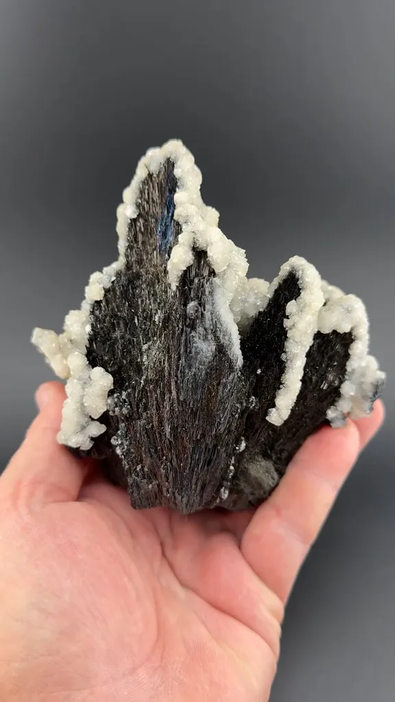 Berthierite with Calcite image
