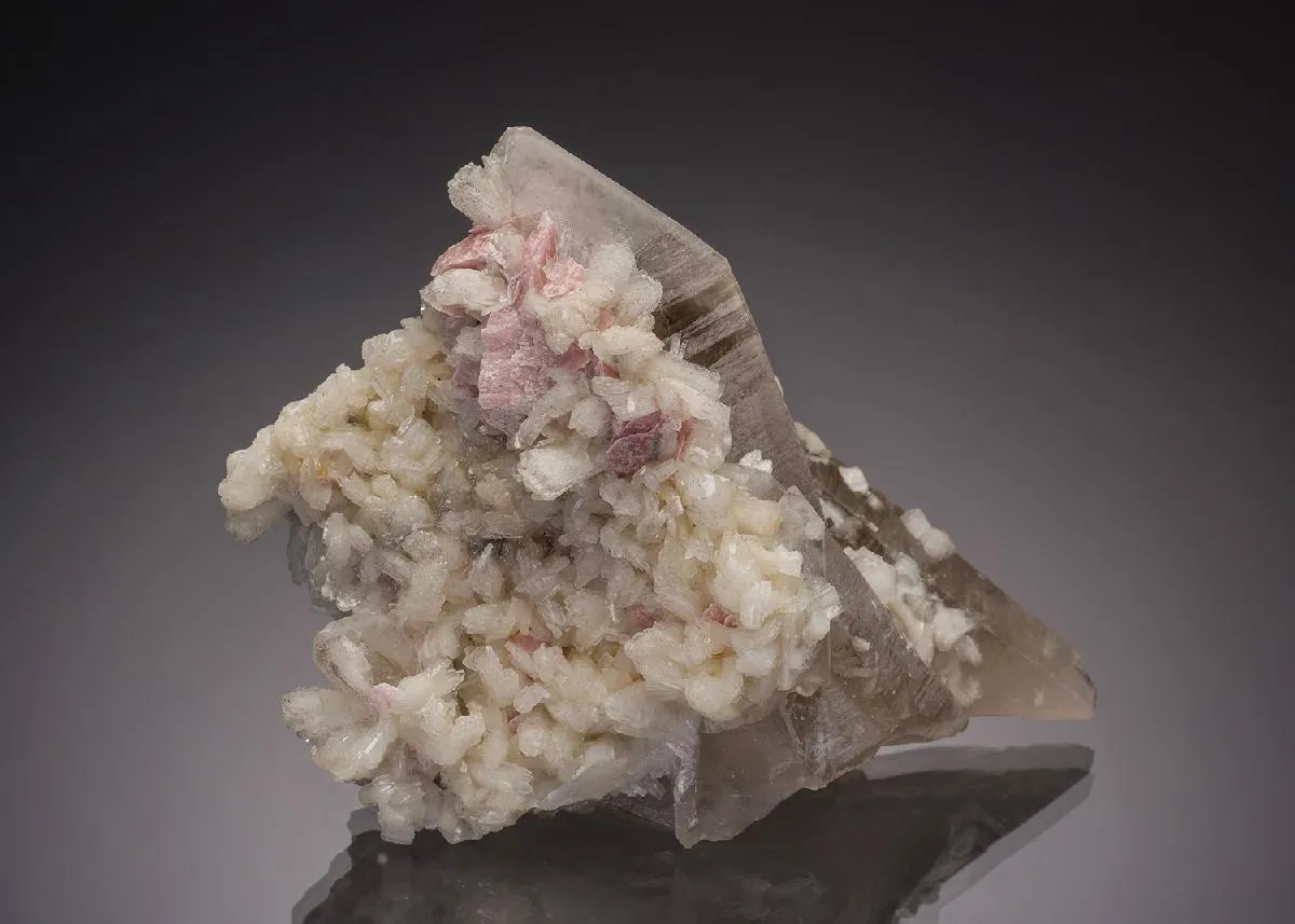 Bertrandite and Rhodochrosite on Quartz - image 1