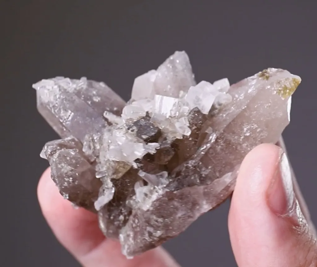 Bertrandite on Quartz - image 2