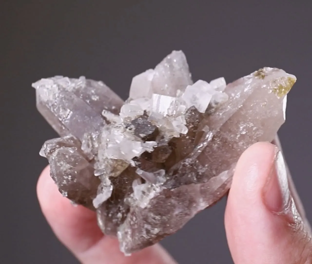 Bertrandite on Quartz - image 2