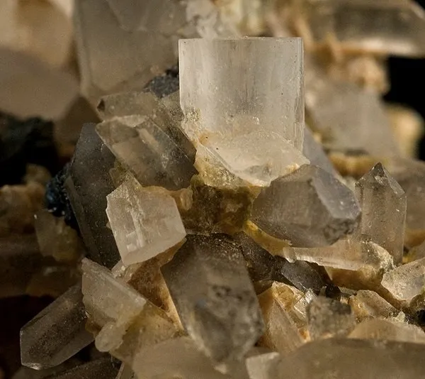 Bertrandite, Quartz - image 2