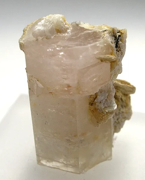 Beryl, Beryl (Var: Morganite), Muscovite image