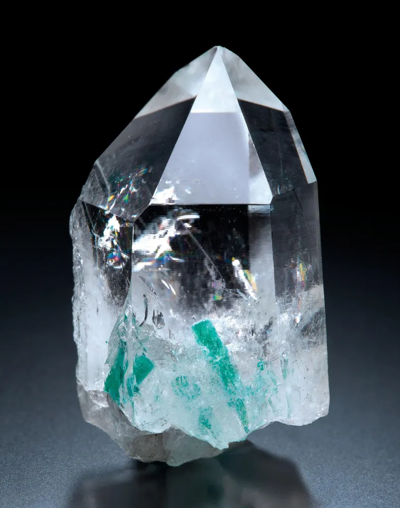 Beryl, Emerald, Quartz image