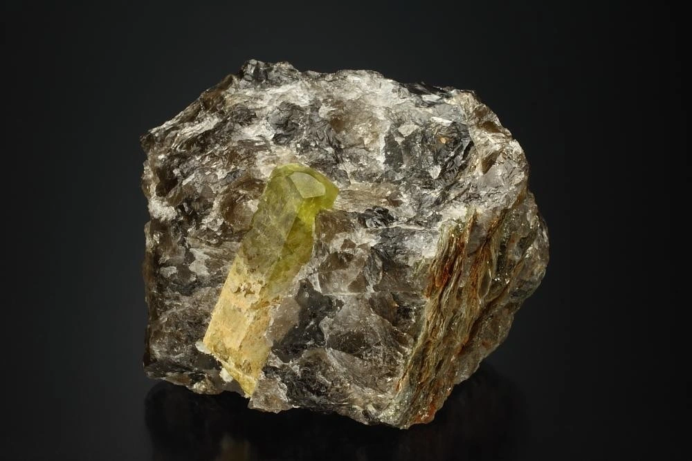 Beryl from Ambatosoratra pegmatite, Alaotra-Mangoro, Madagascar image