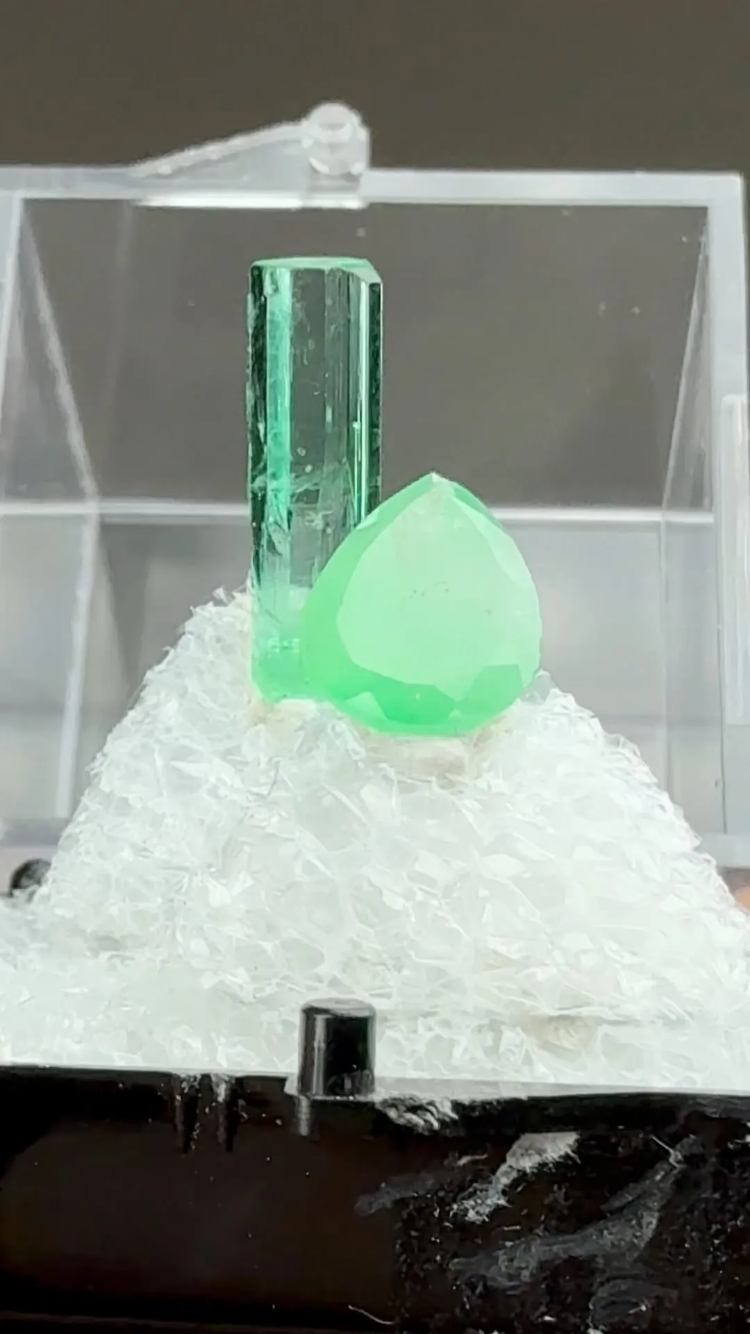 Beryl (rough and cut) - image 2