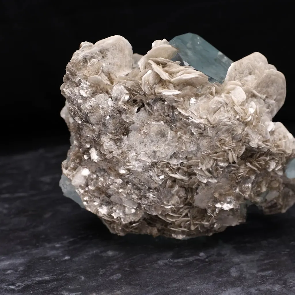 Beryl v. Aquamarine Fluorite, Muscovite - image 2